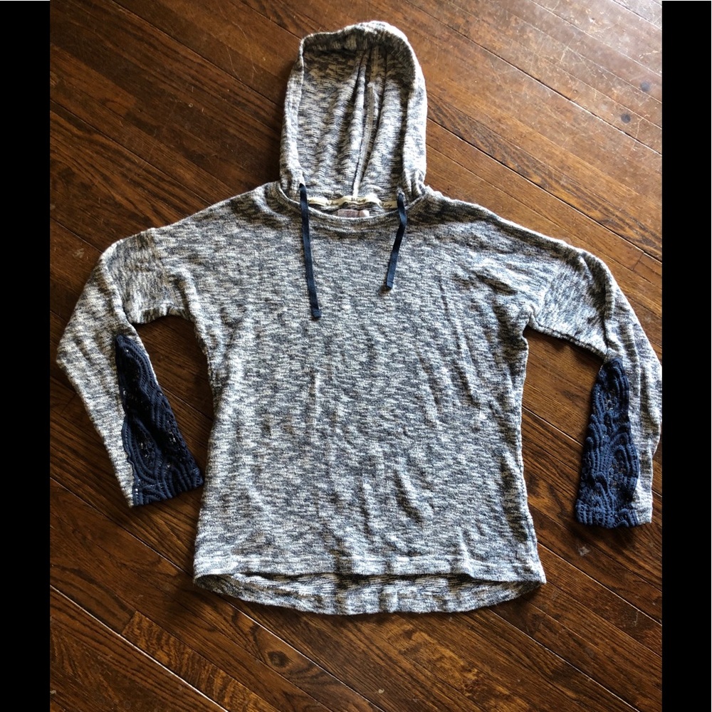 BKE TWO TONE LACE TRIM HOOD SWEATSHIRT